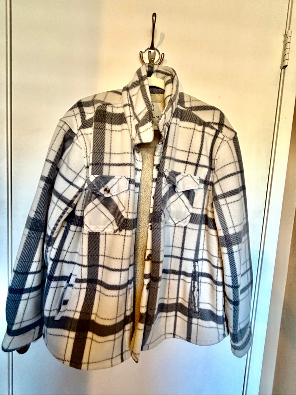 Women’s Sherpa XL White & Gray Plaid Sherpa-Lined Jacket